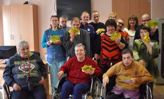 Rudens spalvos Visagino socialines globos namuose