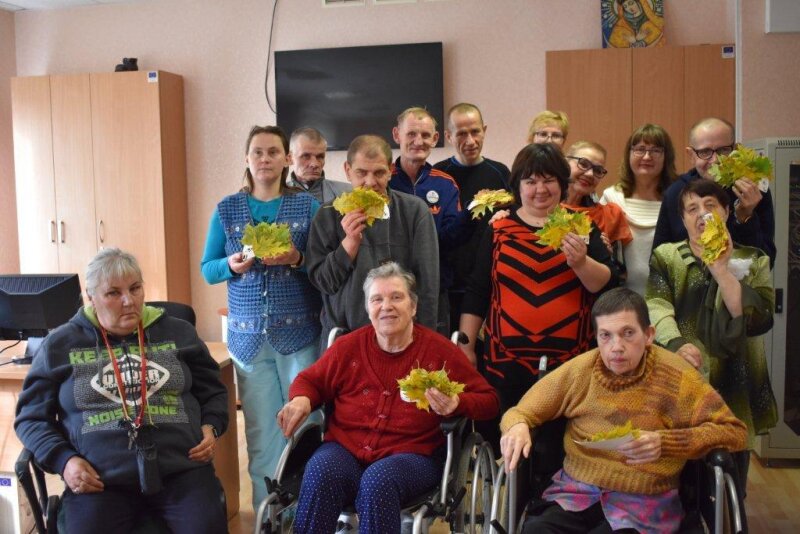 Rudens spalvos Visagino socialines globos namuose