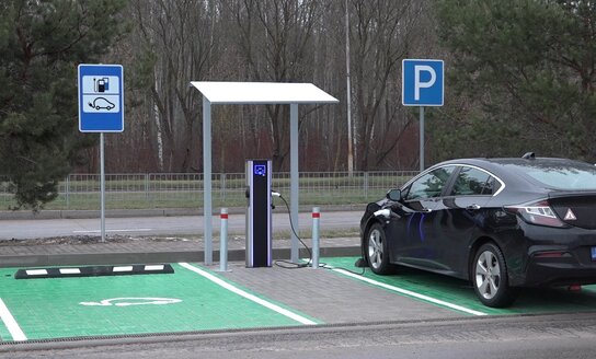 Visagine įrengtos dvi elektromobilių įkrovimo prieigos