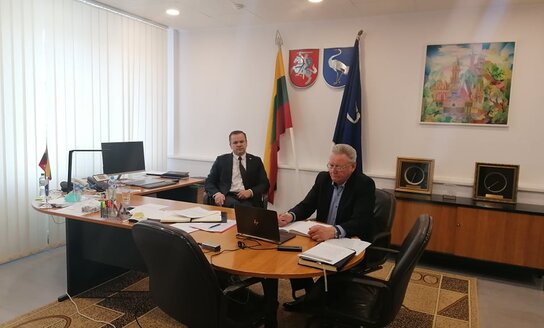 Dėl IAE darbuotojų pavėžėjimo į darbą