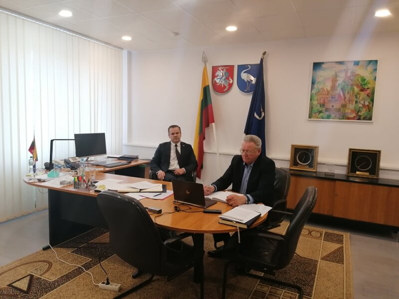 Dėl IAE darbuotojų pavėžėjimo į darbą