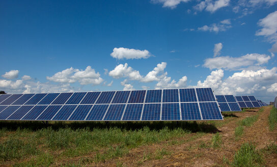 Startuoja nauji kvietimai gyventojams ir verslui saulės elektrinėms įsigyti