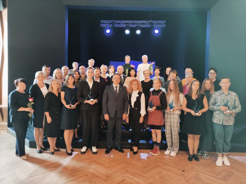 Apdovanotas Visagino geriausiųjų, 2020/21 m. pasiekusiųjų svariausių laimėjimų, mokinių dešimtukas