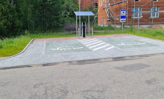 Visagine pradėjo veikti trys naujos elektromobilių įkrovimo stotelės