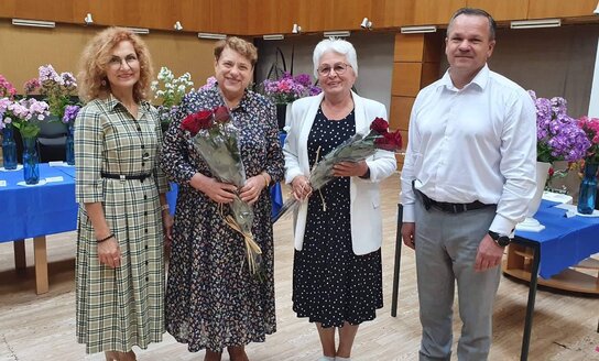 Visagino senjorai dovanoja miestui gyvų gėlių parodą!