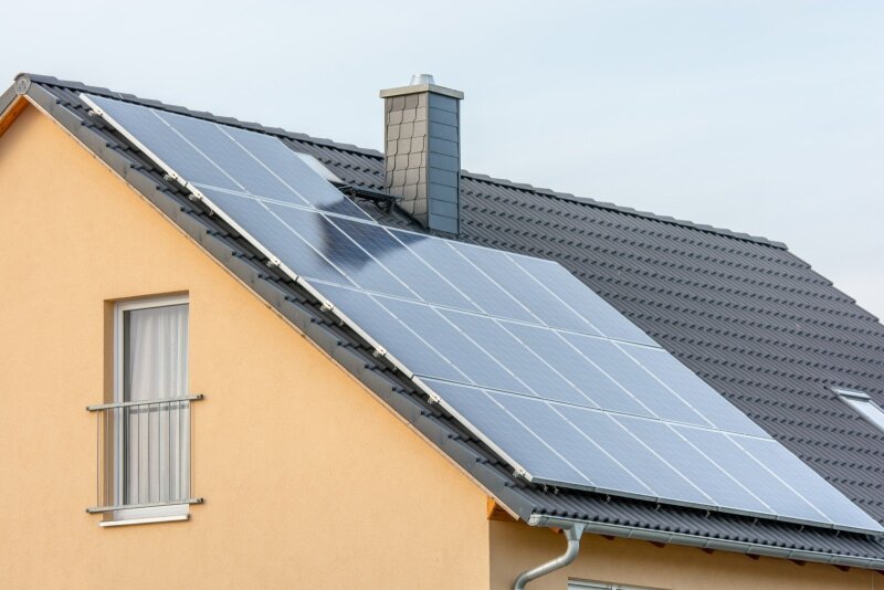 Nepasiturintys gyventojai gali gauti subsidiją saulės elektrinių įsirengimui