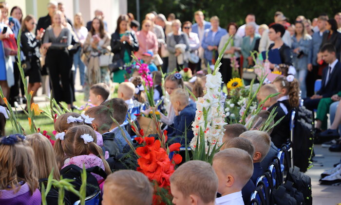 Rugsėjo 1-osios akimirkos iš Visagino Žiburio pagrindinės mokyklos