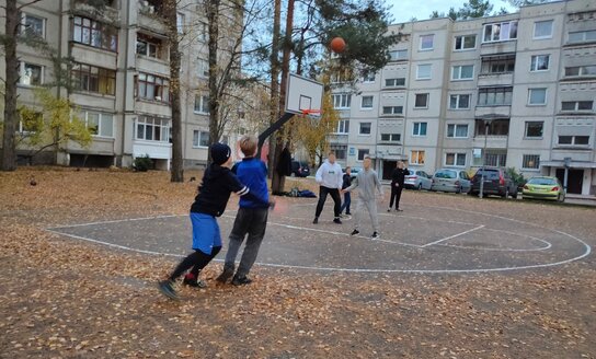 Atliktas krepšinio aikštelių remontas | Visaginas gražinasi
