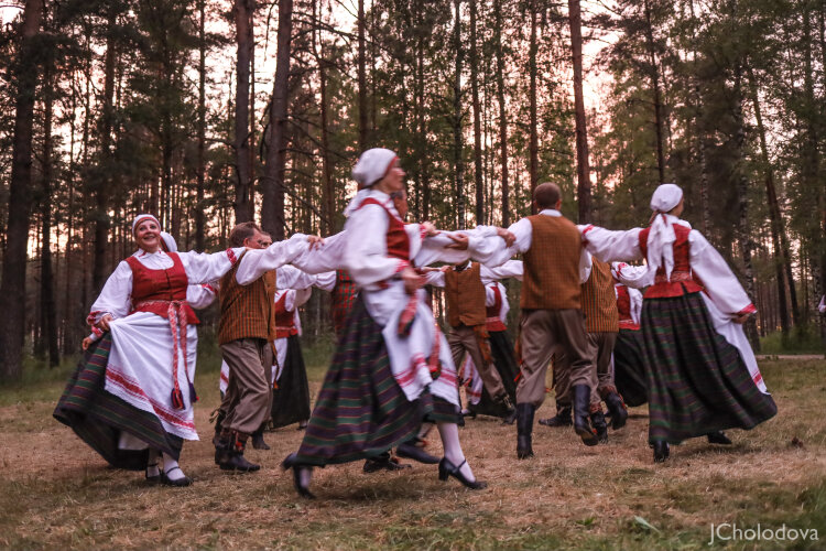 Paveikslelis, susijęs su Į „Draugystės" koncertų salę grįžta tautinių šokių ir dainų festivalis „Kaimynėli, būki sveikas!"