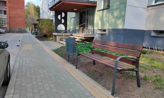 Įrengti nauji suolai ir šiukšliadėžės