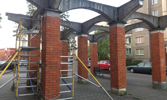 Visaginas gražinasi: pradėti kolonų remonto darbai