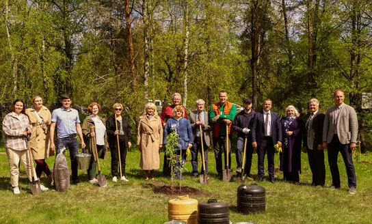 Visagino savivaldybės tarybos nariai miestą papuošė sakuromis