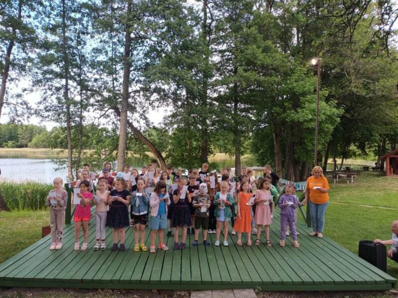 Progimnazijos mokiniai dalyvavo vaikų vasaros poilsio stovyklose