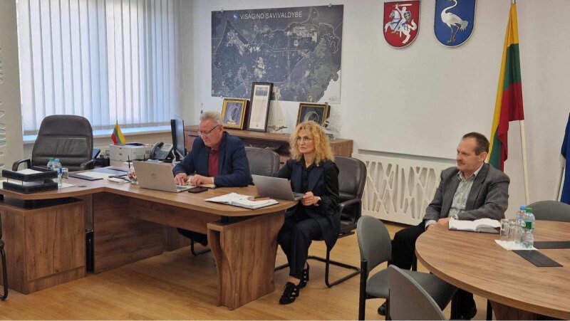 Papildyta rekomendacijomis. Savivaldybės vadovai ir toliau rūpinasi sklandžiu įstaigų darbu