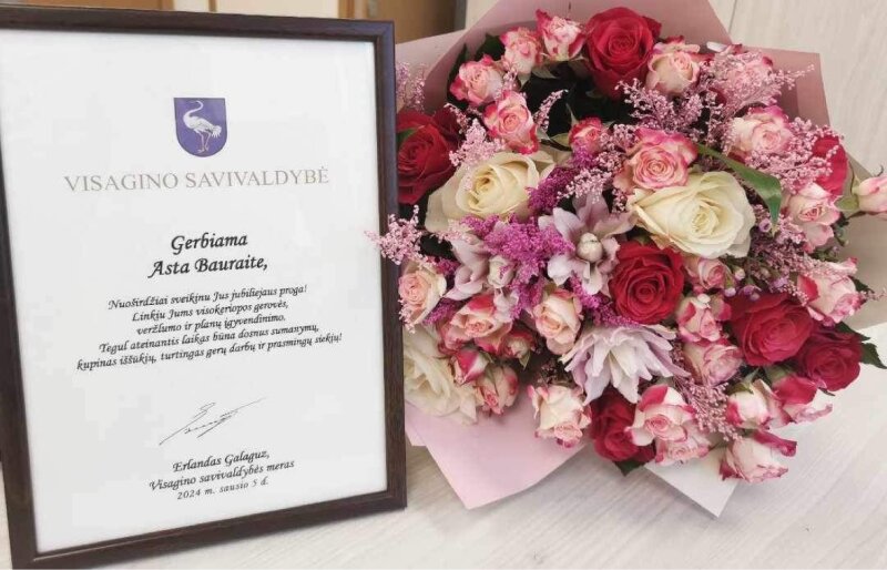 Jubiliejaus proga savivaldybės vadovai pasveikino A. Bauraitę
