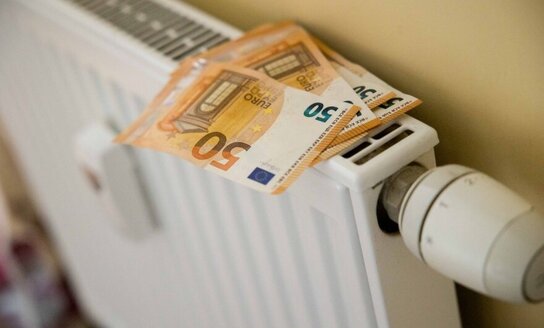 Mažėjančios šilumos kainos ir šiltesnis kovas sumažino šildymo sąskaitas