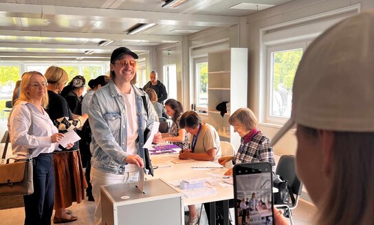 Pirmąją balsavimo iš anksto dieną balsuoti atvyko 41,5 tūkst. rinkėjų 