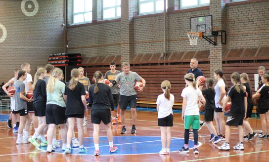 Gegužės 27 d. Visagino krepšinio mokykloje svečiavosi LTU Basketball projektas „Diena su legenda“