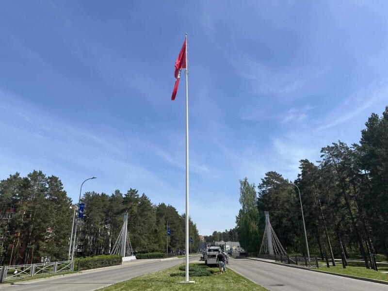 Miesto centre vėl plevėsuoja Lietuvos valstybės istorinė vėliava!