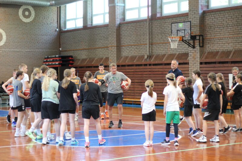 Gegužės 27 d. Visagino krepšinio mokykloje svečiavosi LTU Basketball projektas „Diena su legenda“