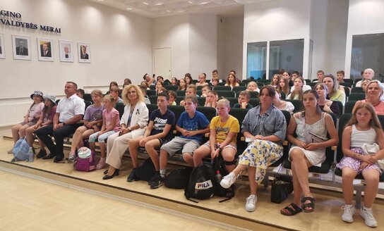 Meras pakvietė atvykusius Slavutyčiaus vaikus į jaukią popietę