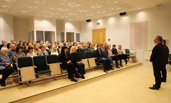 Vadovai pasveikino savivaldybės darbuotojus Vietos savivaldos dienos proga!