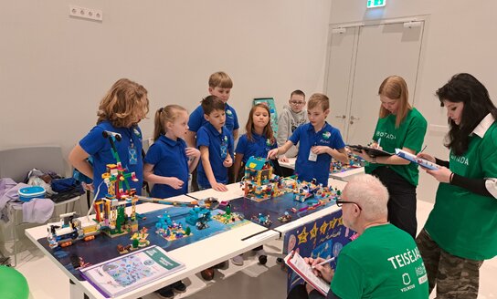 Visagino „Verdenės“ gimnazijos komandos triumfavo „Robotiada 2025: First Lego League“
