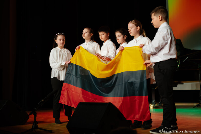 Teatras, muzika ir šokis: kaip visaginiečiai šventė Nepriklausomybės 35-metį