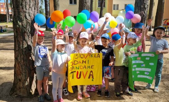 Visagino vaikų lopšelyje-darželyje „Ąžuoliukas“ startavo vaikų vasaros stovykla „Žaisdami...