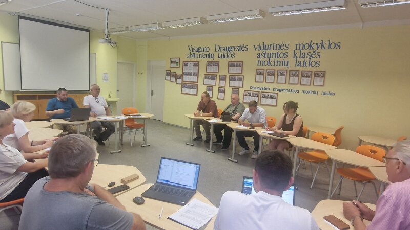 Įvyko susitikimas su Visagino Draugystės progimnazijos remonto darbus vykdančiu rangovu
