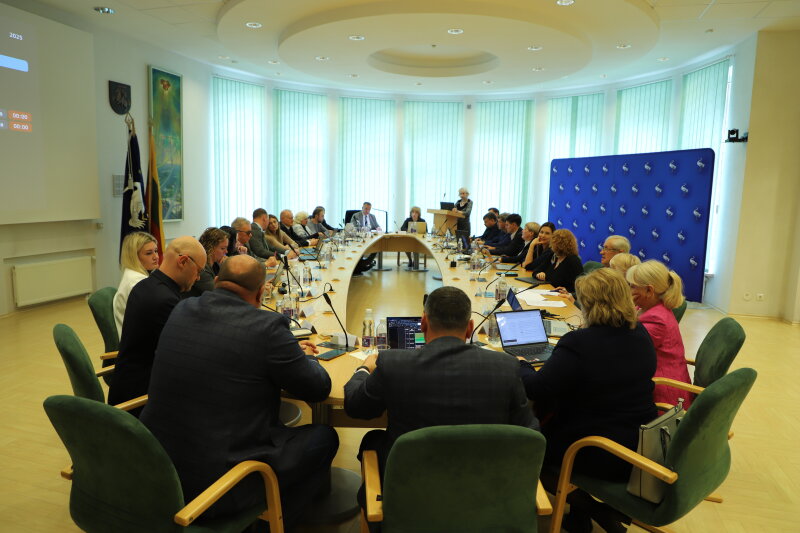 Šiuo metu vyksta Visagino savivaldybės tarybos posėdis (transliuojama tiesiogiai)