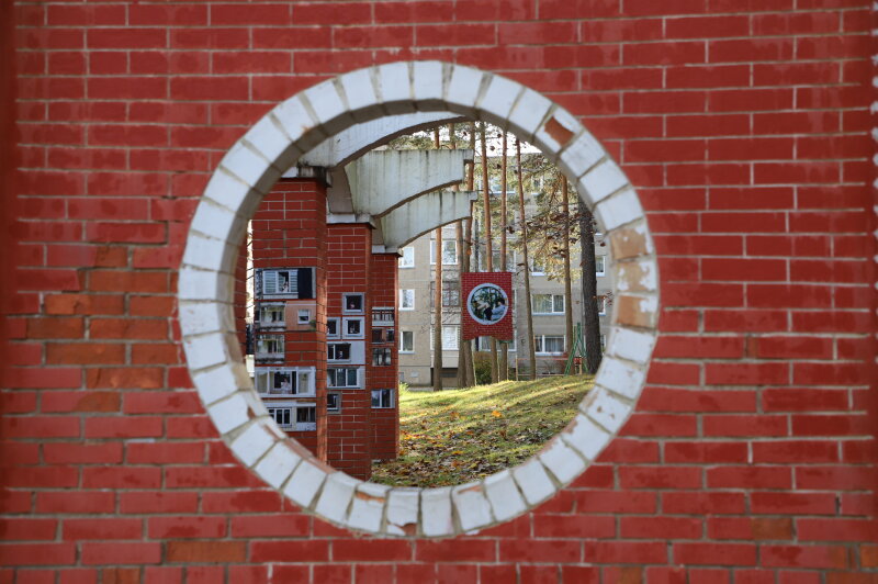 „Miesto sluoksniai“ – nauja fotoparoda po atviru dangumi