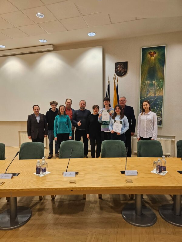 Visagine pagerbti Nacionalinio aplinkosaugos egzamino prizininkai: jaunųjų ir suaugusiųjų žinių...