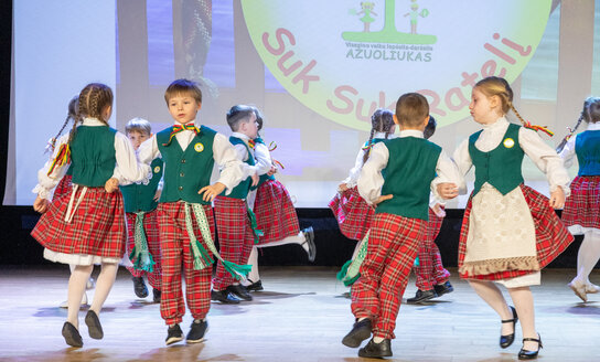 Praūžė jubiliejinis šokių ir ratelių festivalis „Suk, suk ratelį“ vaikų lopšelyje-darželyje...