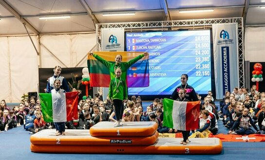 Visagino akrobatės švytėjo Italijoje: Lietuvai – medaliai tarptautinėse varžybose 
