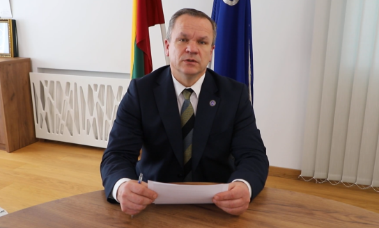 Meras atsako į klausimus apie skelbtą oro pavojų, mieste esančias priedangas ir kitus gyventojams...