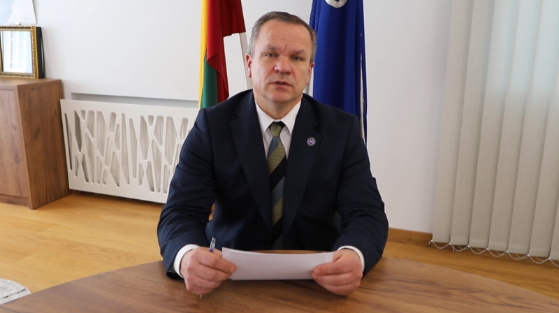 Meras atsako į klausimus apie skelbtą oro pavojų, mieste esančias priedangas ir kitus gyventojams...