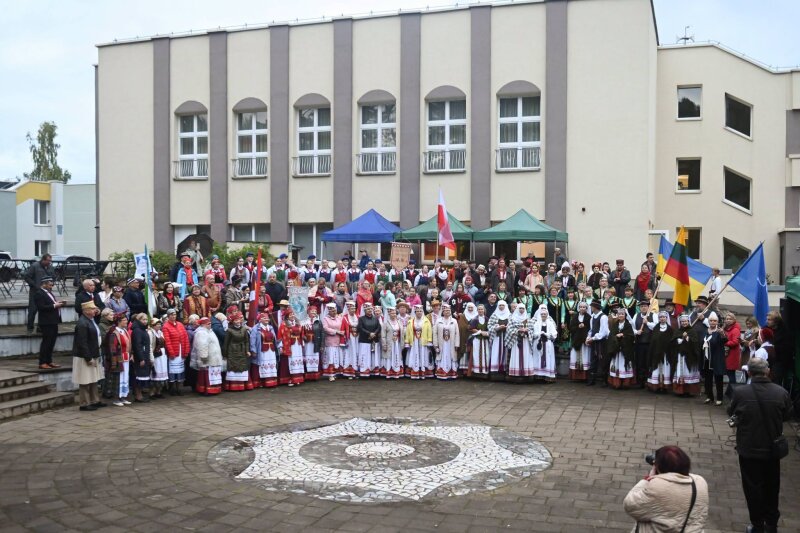 Visaginas šventė garsiai ir spalvingai: įvyko X tarptautinis tautinių kultūrų festivalis „Rudeninės“