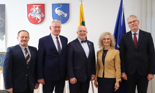 Visagine lankosi Lietuvos Respublikos Seimo pirmininkas Juozas Olekas
