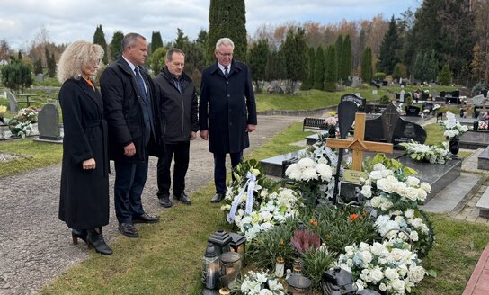 Visagino savivaldybės vadovai pagerbė Jevgenijaus Šuklino atminimą